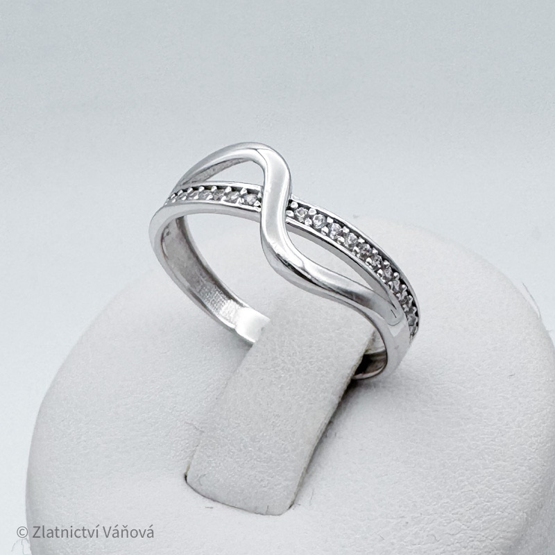 Bílé zlato prsten se zirkony